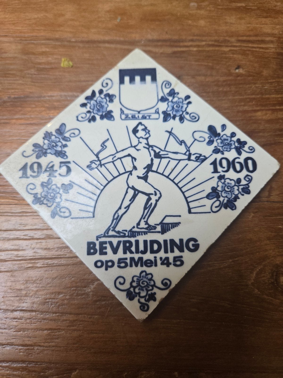 Herrinnerings Tegel Bevrijding. Tegel blauw-wit, Ophalen of Verzenden