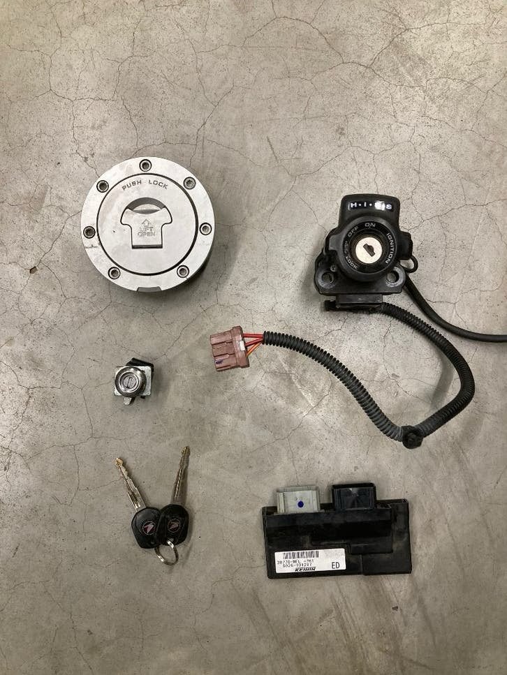 honda cbr SC59 FIREBLADE slotenset cocpit uitlaat, Ophalen of Verzenden, Gebruikt
