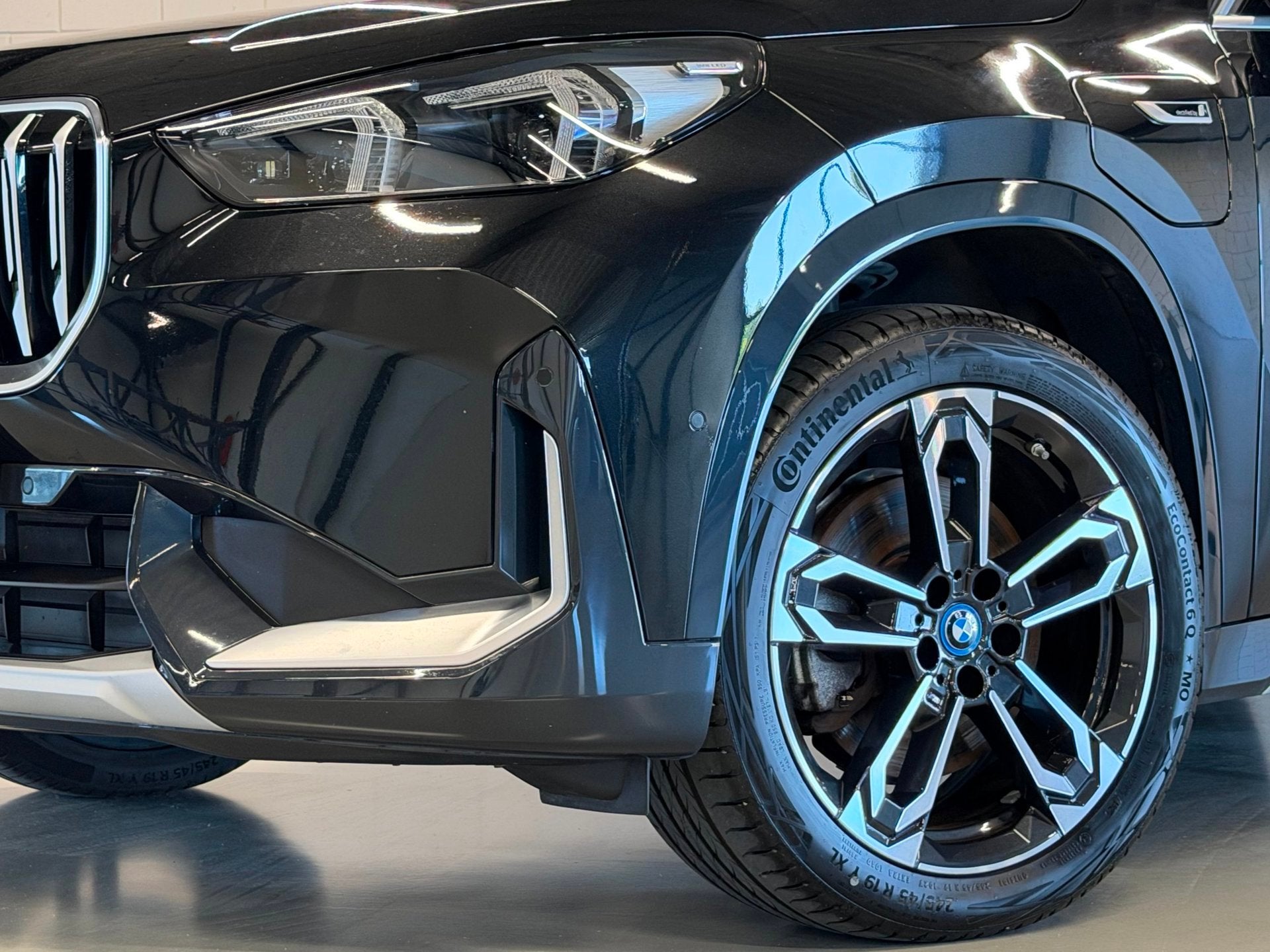 BMW X1 XDrive30e High Executive xLine | PANO | H/K | 360 CAM, Auto's, BMW, 16 kWh, Zwart, Bedrijf, Hybride Elektrisch/Benzine