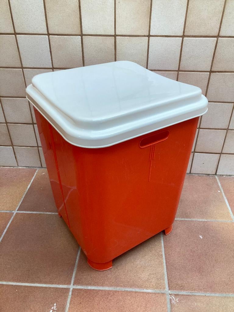 Oranje seventies wasmand merk LL made in Belgium vintage, Huis en Inrichting, Kunststof, Mand, Vierkant, Ophalen of Verzenden
