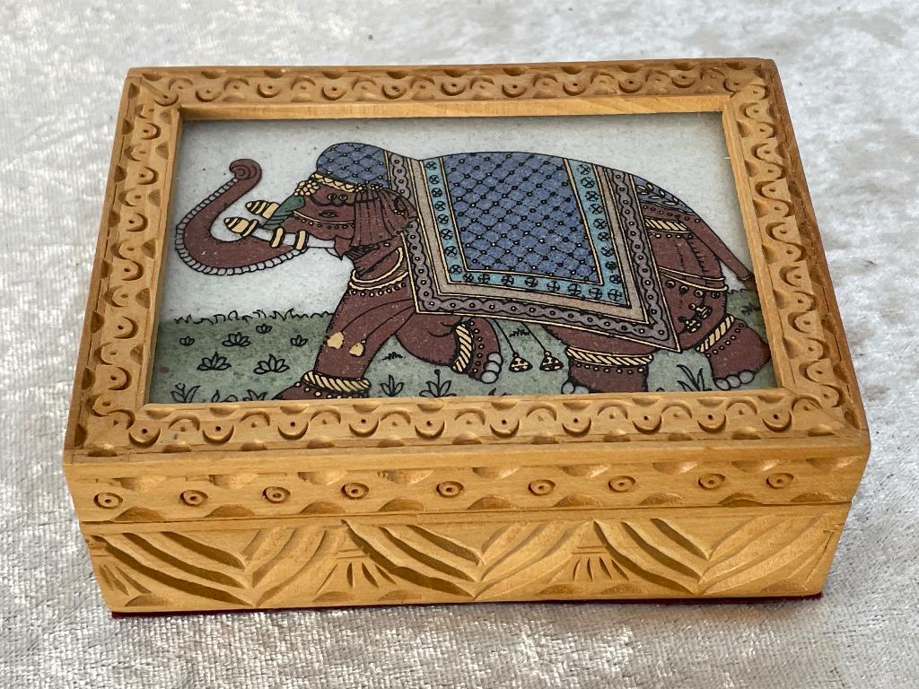 Indiaas doosje met edelstenen, Ophalen of Verzenden