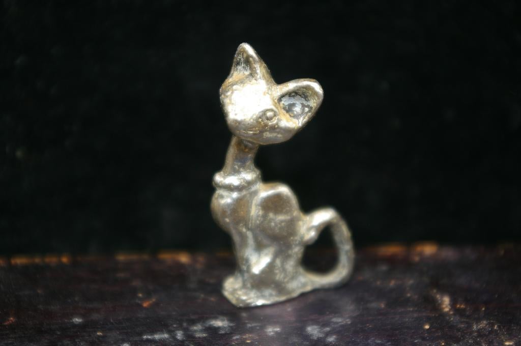 Beeldje metaal van kat poes letterbak, Ophalen of Verzenden, Gebruikt, Dier