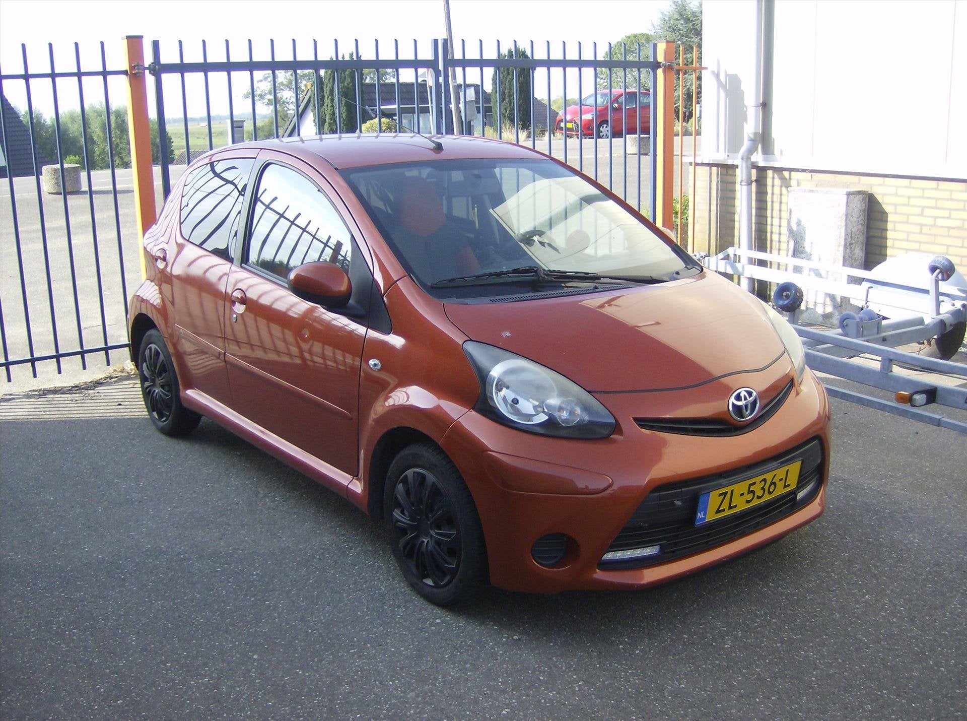 TOYOTA Aygo 1.0 VVT-i 5D Dynamic Orange, Voorwielaandrijving, Euro 5, Stof, Gebruikt