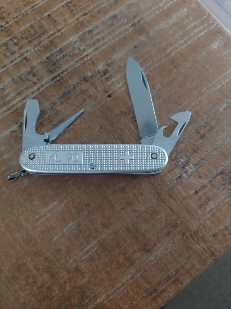 Zwitsers Victorinox zakmes KL90 (zeldzaam), Verzamelen, Verzenden, Landmacht, Nederland, Mes of Dolk