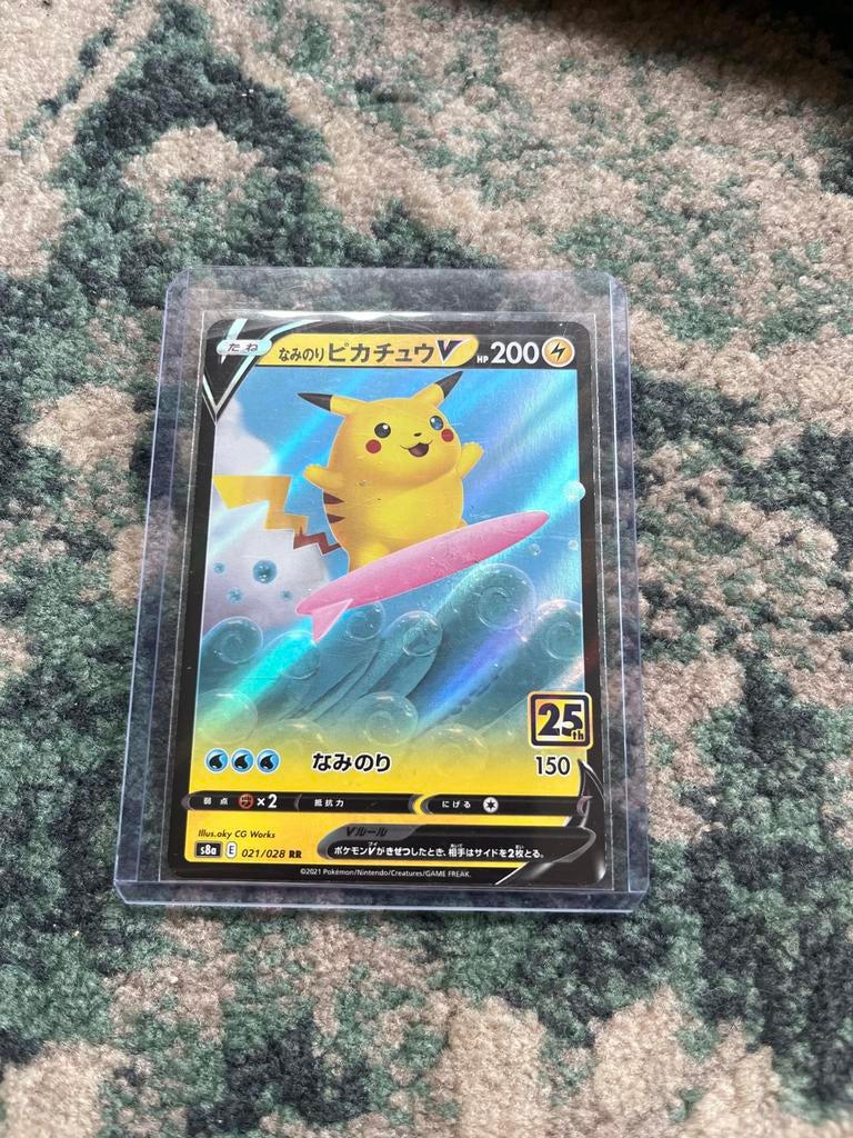 Surfing Pikachu V (JP) - Pokémon Kaart - 25th Anniversary, Ophalen of Verzenden, Nieuw, Losse kaart, Foil