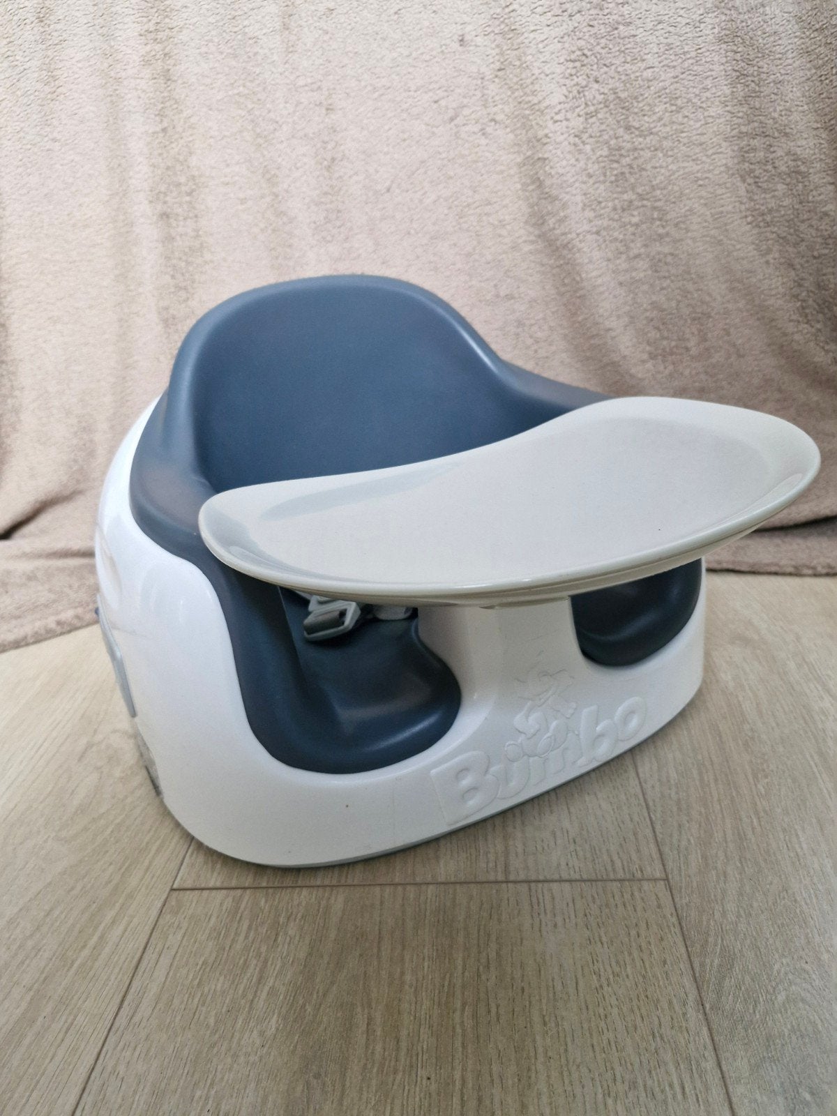 Bumbo 3-in-1 Multi Seat met eetblad en gordel, Ophalen
