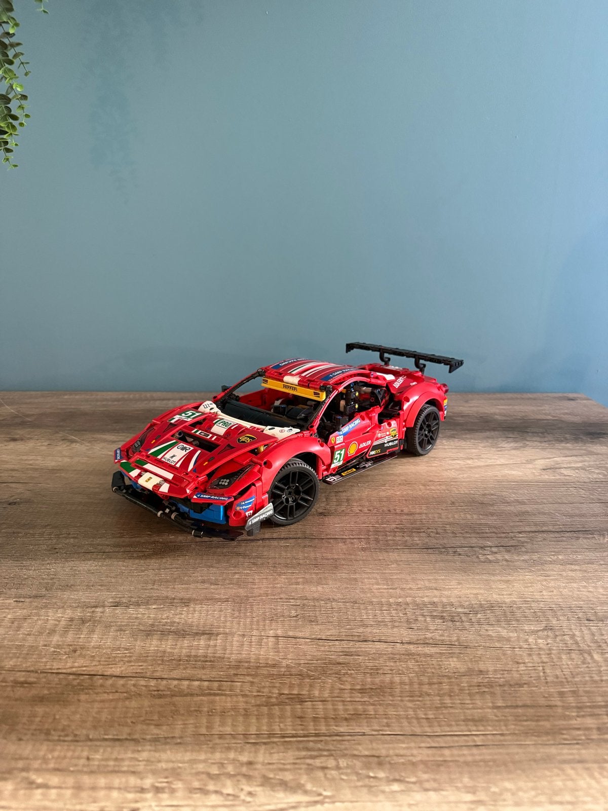 Foto 5 van LEGO Technic Ferrari 488 GTE AF Corse #51 met doos