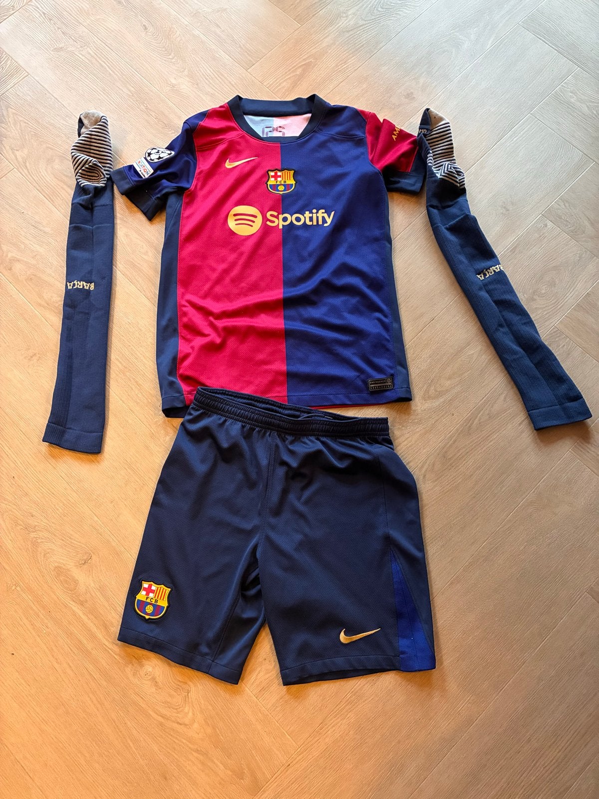 FC Barcelona tenue maat 164 met sokken, Ophalen of Verzenden, Gebruikt, Jongen, Sport- of Zwemkleding