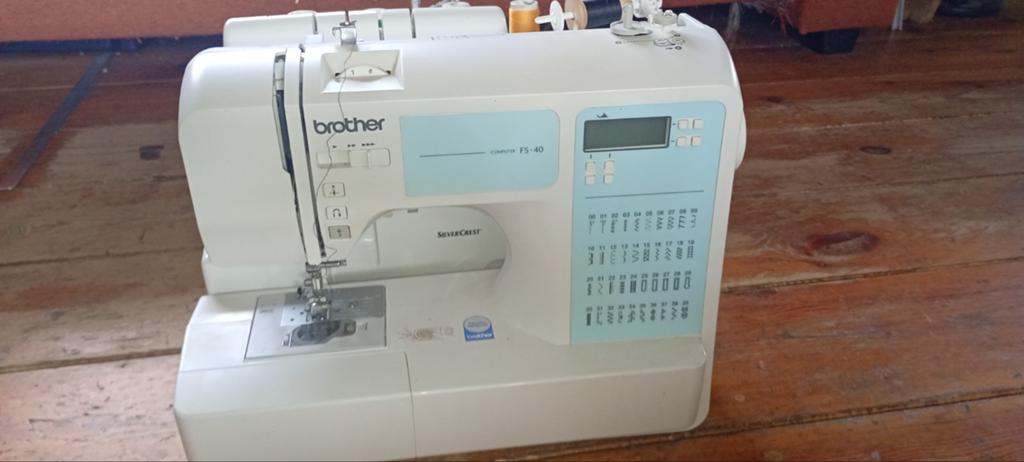 Naaimachine, Hobby en Vrije tijd, Borduren en Borduurmachines, Ophalen of Verzenden, Zo goed als nieuw, Borduurmachine