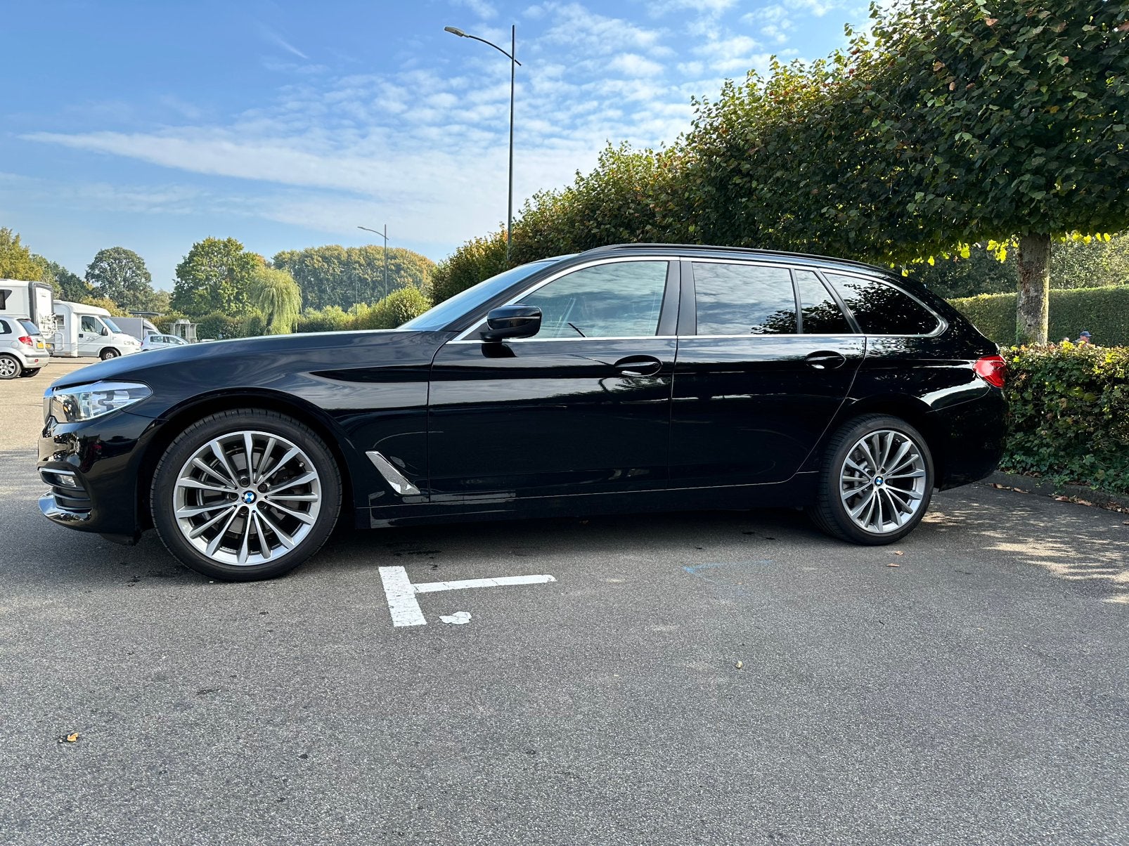 BMW 5-Serie 520i 184pk Aut. 2018 Zwart, 1998 cc, Achterwielaandrijving, 4 cilinders, 2000 kg
