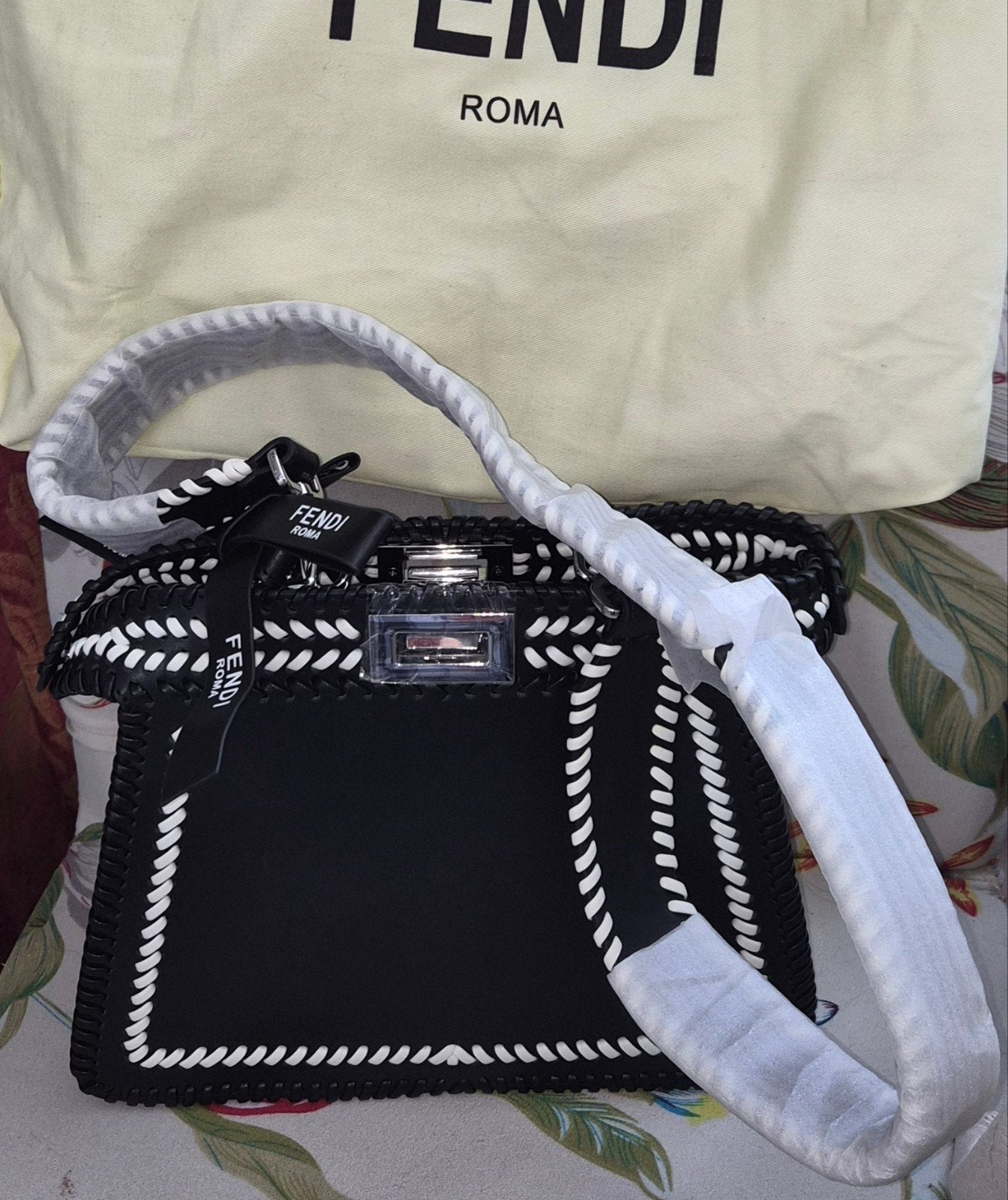 Fendi handtas of schouder,peekaboo nieuw en  authentic leer, Ophalen of Verzenden, Nieuw, Bruin, Handtas