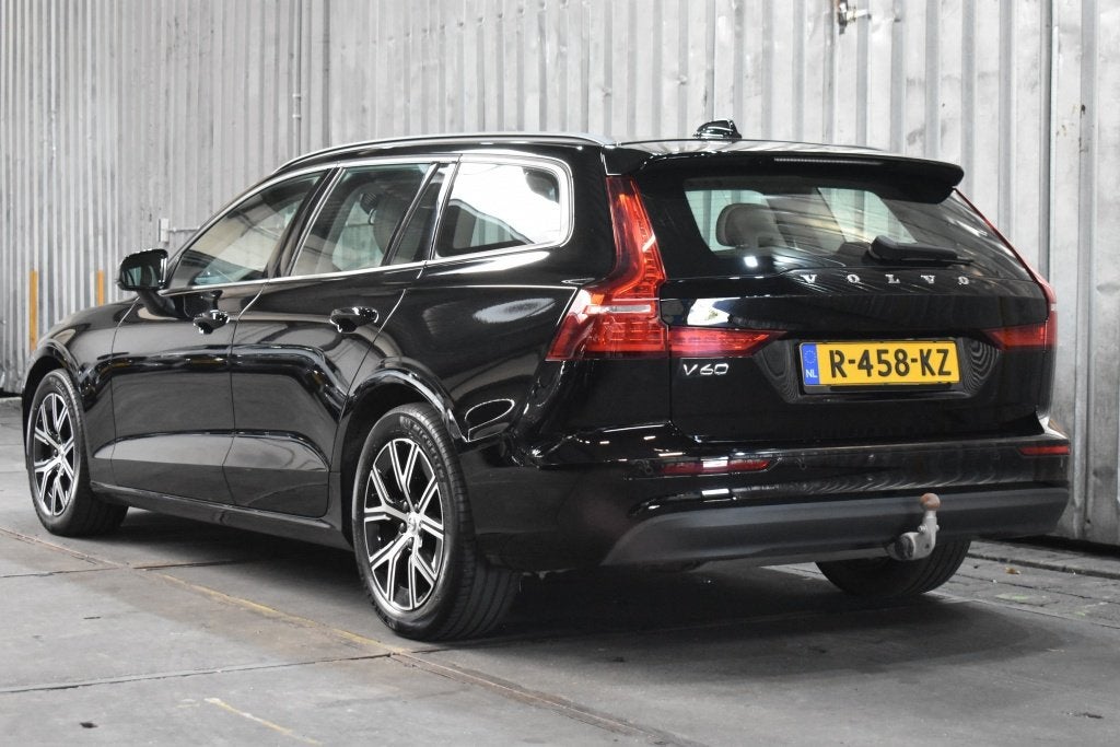 Volvo V60 B3 163PK Essential | Trekhaak | Google Infotainmen, Auto's, Automaat, 4 cilinders, 1634 kg, 24 maanden