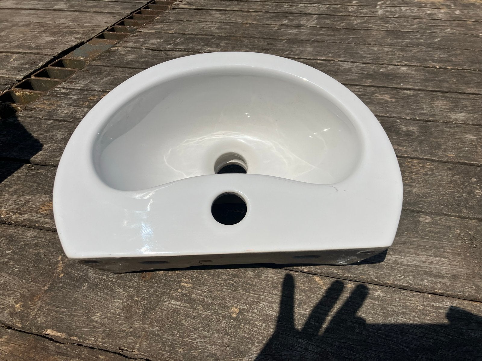Witte wastafel 36cm - met kleine vlek, Ophalen, Zo goed als nieuw, Wastafel