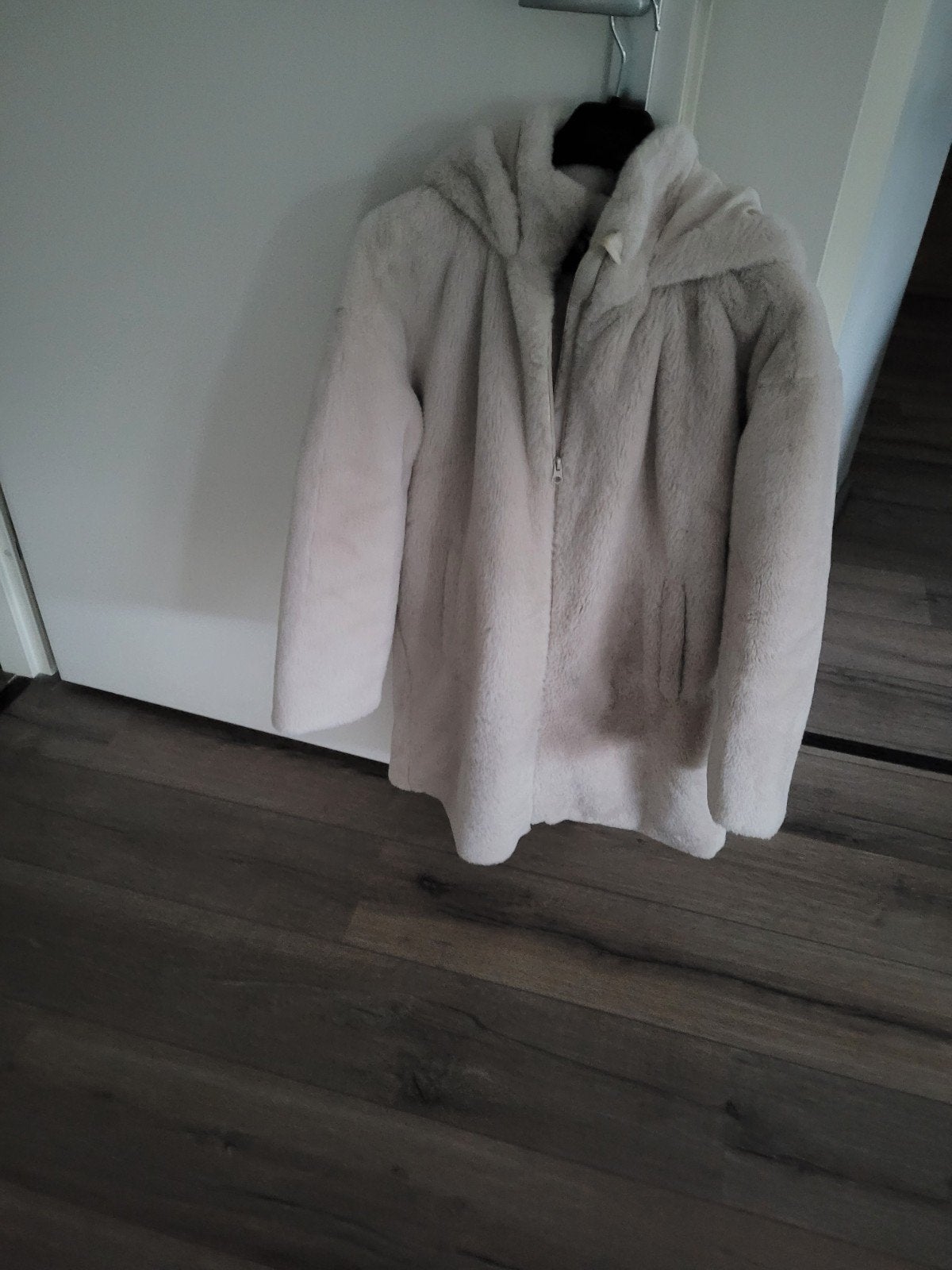 tussen teddy bond jas. crème kleur, Ophalen, Zo goed als nieuw, Maat 38/40 (M)