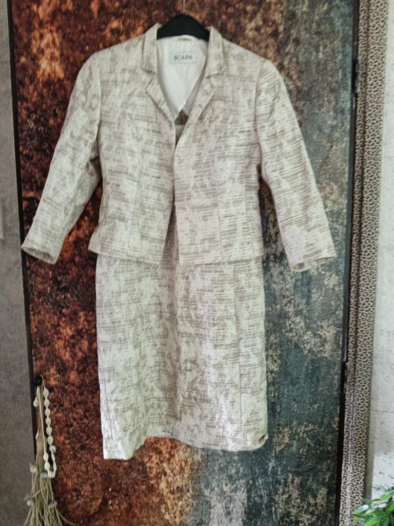 Scapa Kostuum/Pak - Jasje en Jurk - Zo goed als nieuw, Kleding | Dames, Jasjes, Kostuums en Pakken, Kostuum of Pak, Beige, Maat 42/44 (L)
