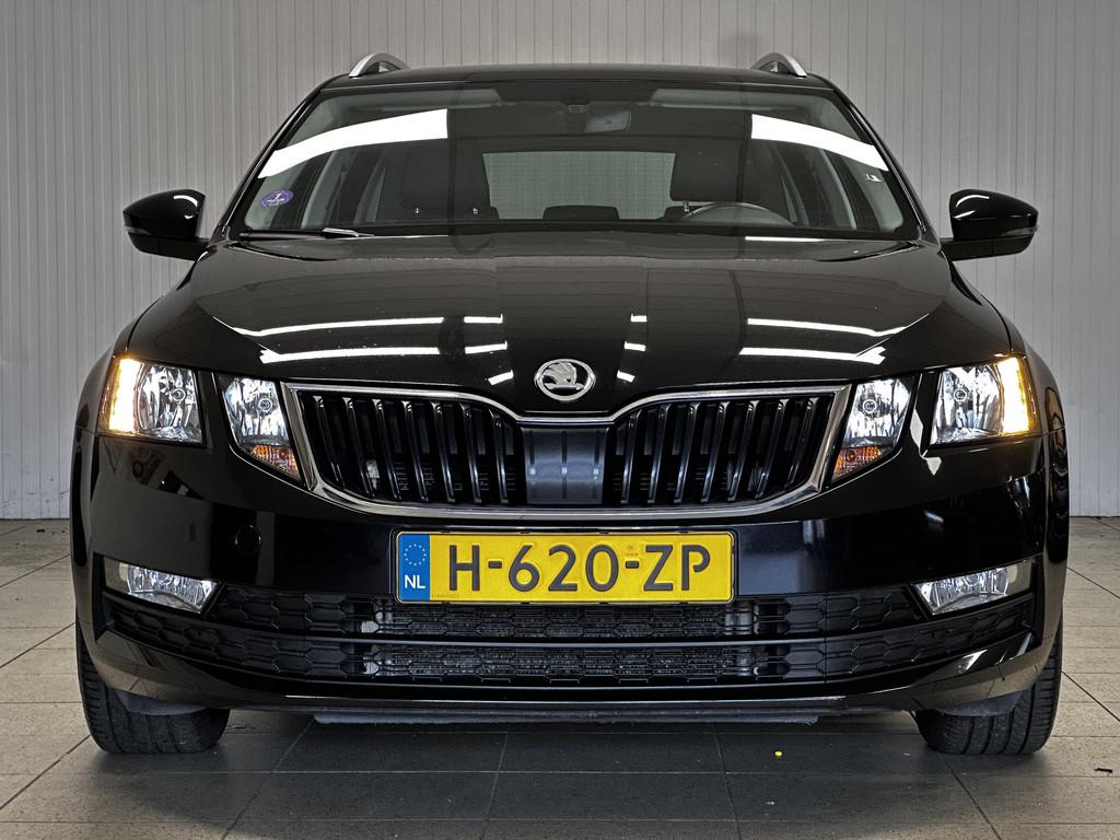 Skoda Octavia Combi 1.0 TSI Greentech Business Edition/ Trek, Auto's, Skoda, Gebruikt, Zwart, Origineel Nederlands, 3 cilinders