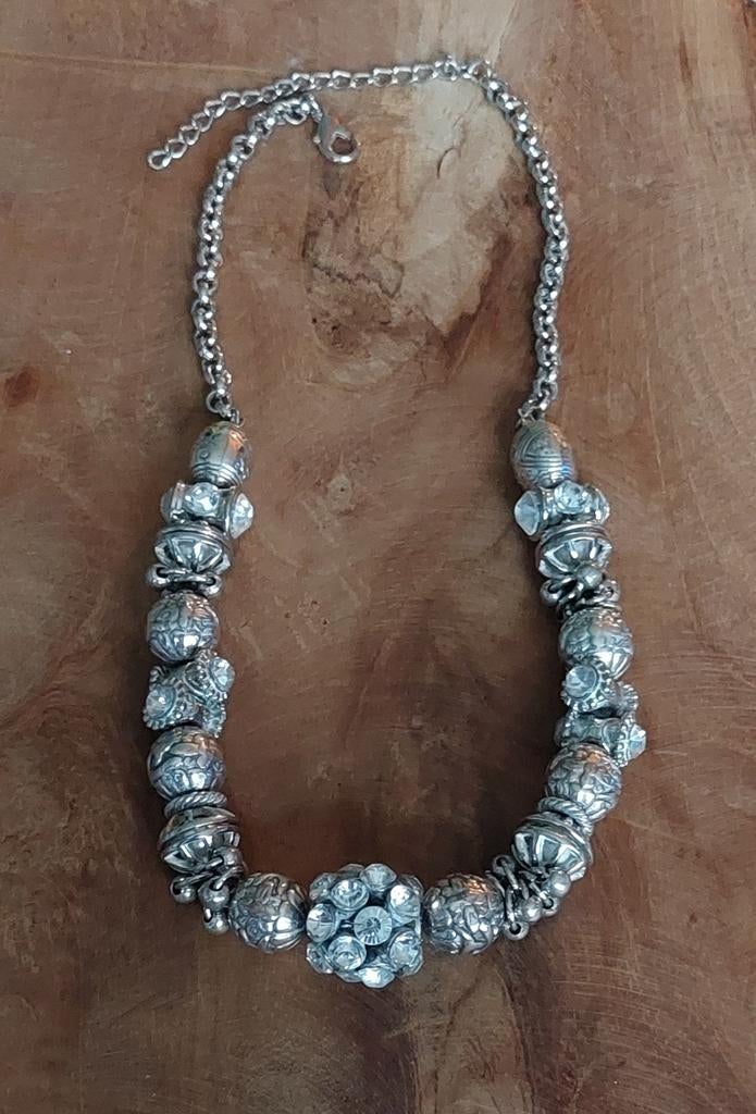 Zilverkleurige ketting met kralen en strass, Ophalen, Overige materialen, Zo goed als nieuw, Zilver