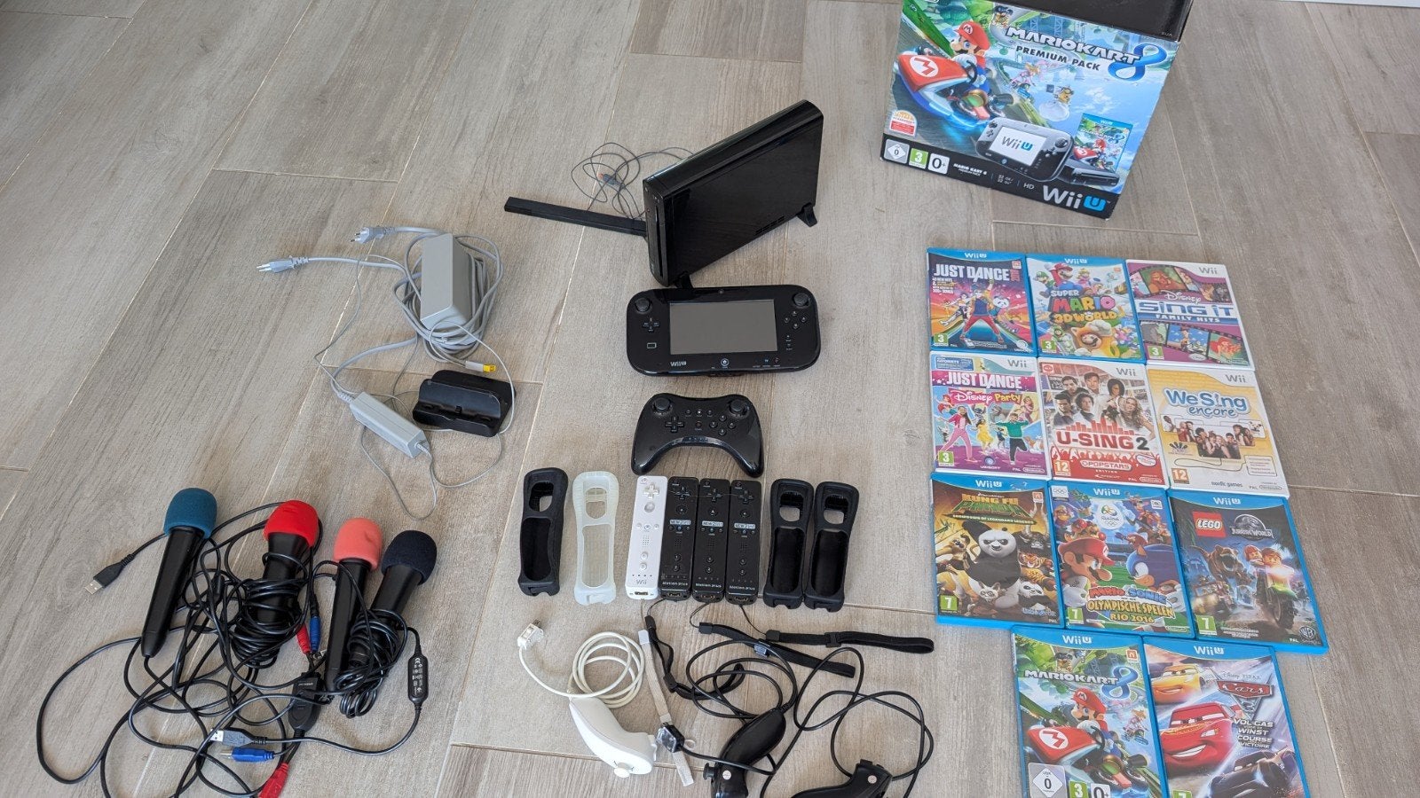 Nintendo Wii U met 11 games en accessoires, Spelcomputers en Games, Ophalen, Gebruikt, Met 3 controllers of meer, Met games