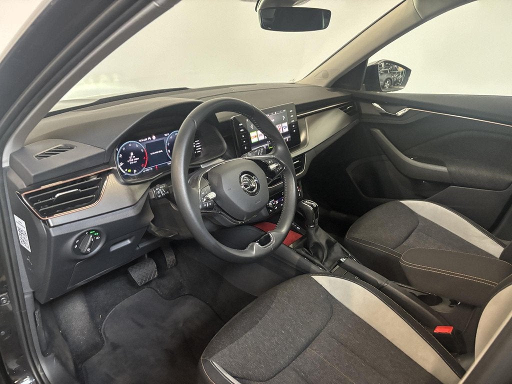 Skoda Kamiq 1.0 TSI Business Edition Navigatie Climate contr, Auto's, Skoda, Gebruikt, Leder en Stof, Zwart, Origineel Nederlands