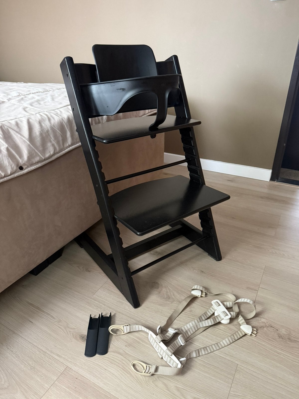 Nieuw model stokke stoel + baby set en riem, Ophalen, Zo goed als nieuw, Meegroeistoel