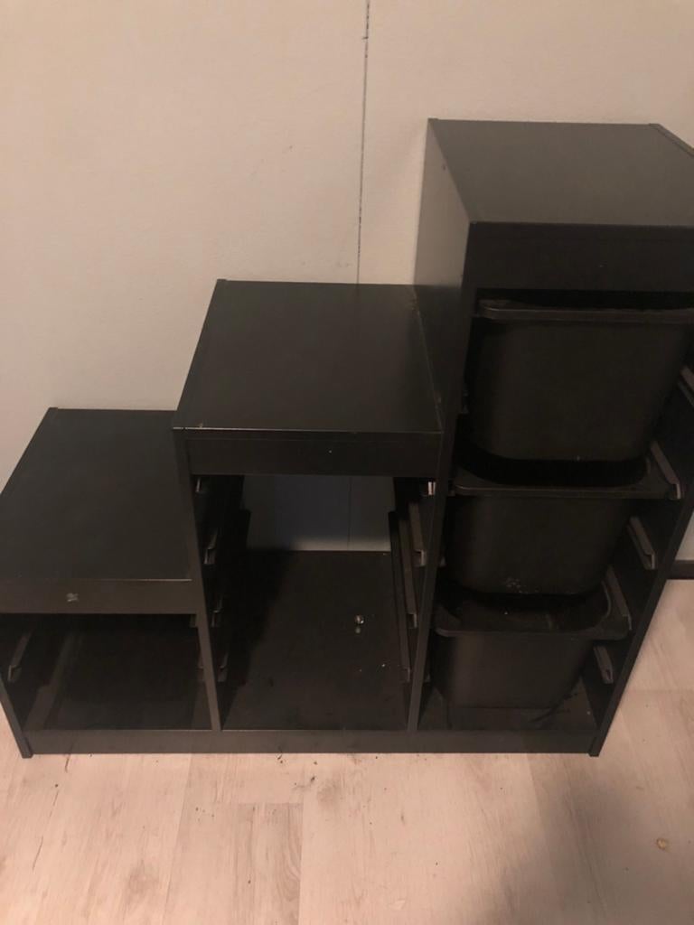 Nette zwarte trofast kast ikea, Ophalen, Zo goed als nieuw