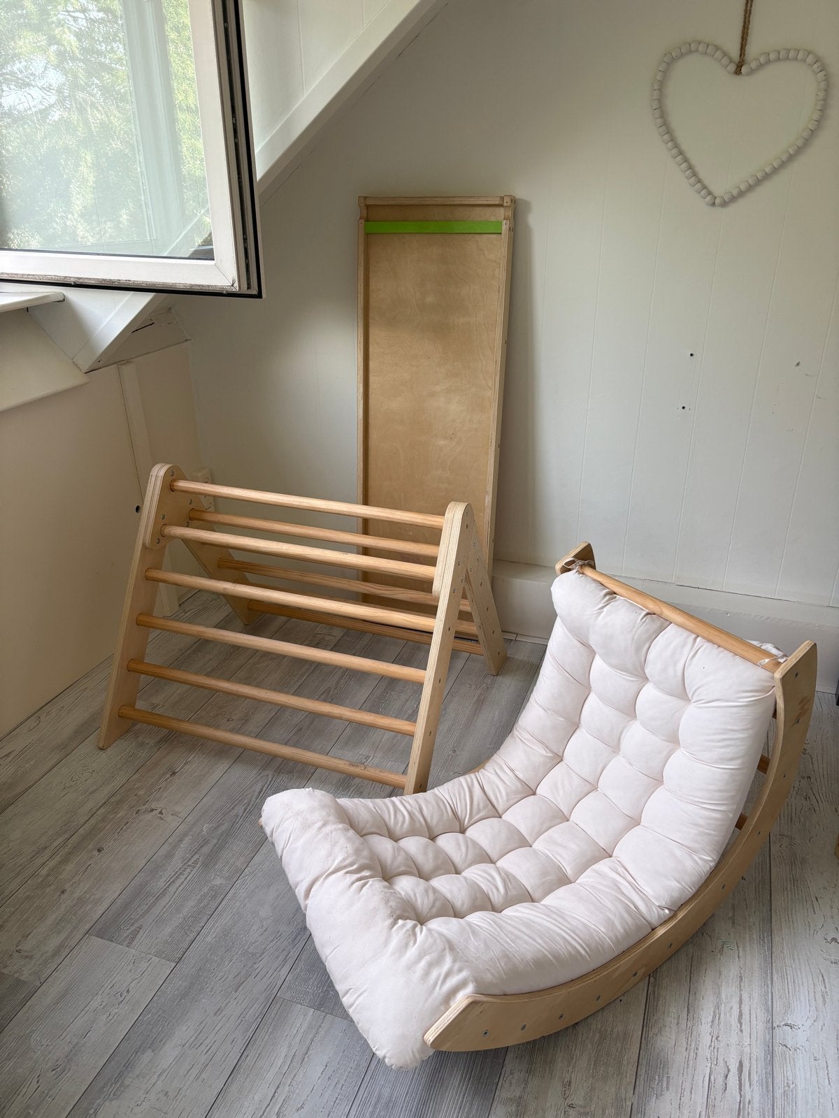 Houten speel- en klimtoestel met glijbaan en schommel, Kinderen en Baby's, Speelgoed | Buiten | Speeltoestellen, Ophalen, Zo goed als nieuw