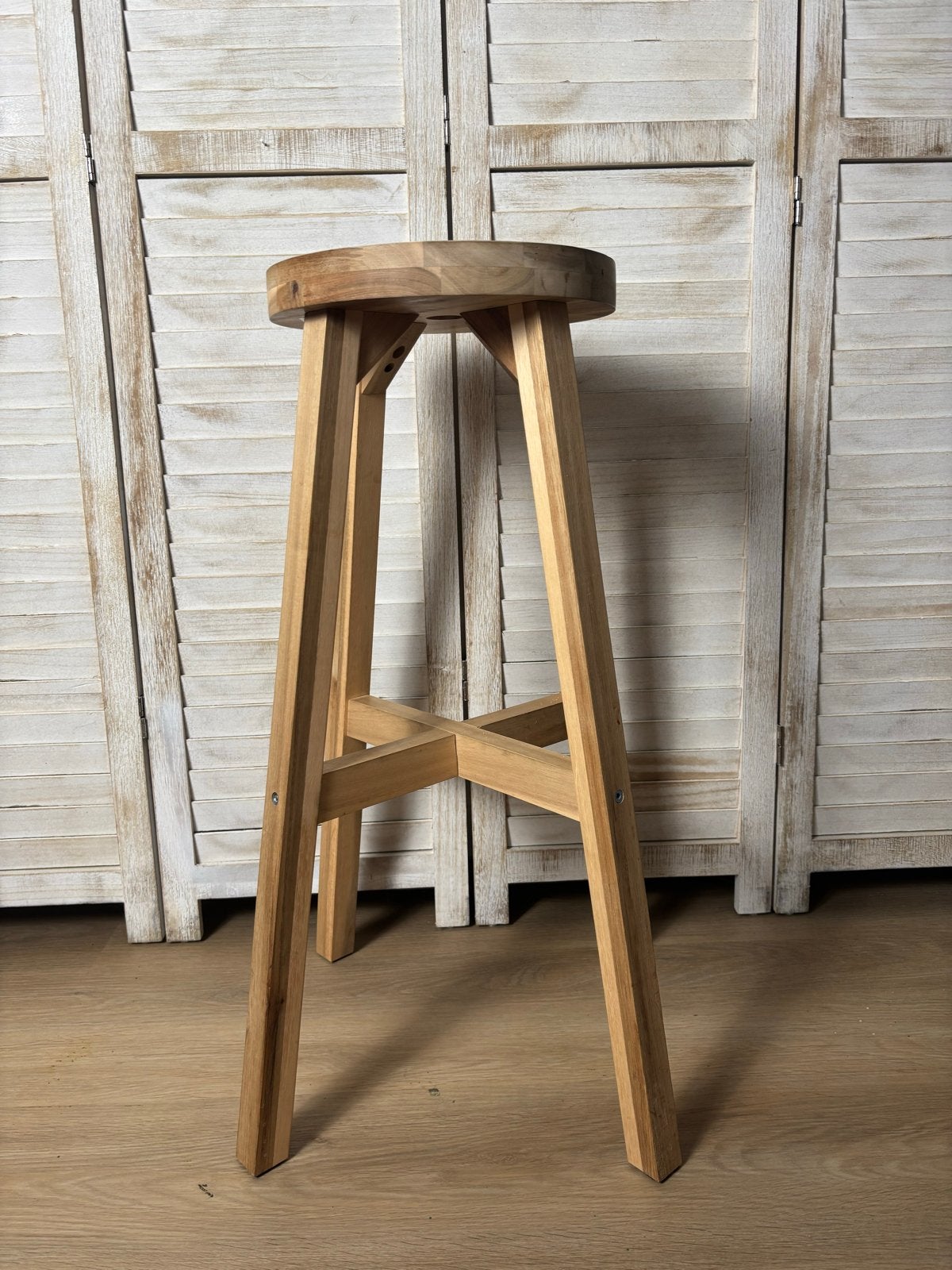IKEA Skogsta kruk - Houten barkruk plantentafeltje, Huis en Inrichting, Ophalen, Zo goed als nieuw, Hout