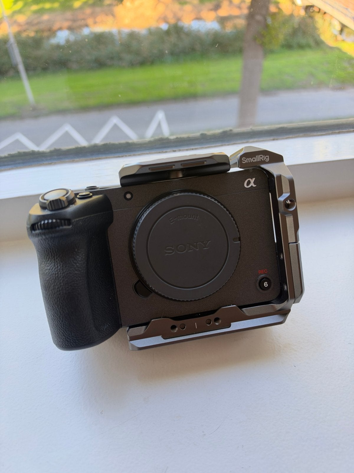 Sony FX30 met 24-105mm F4 G OSS lens en SmallRig cage, Ophalen, Zo goed als nieuw, Grip, Cinemacamera