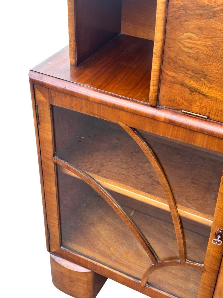 Art Deco wandkast klepkast vitrinekast notenhout fineer, Ophalen