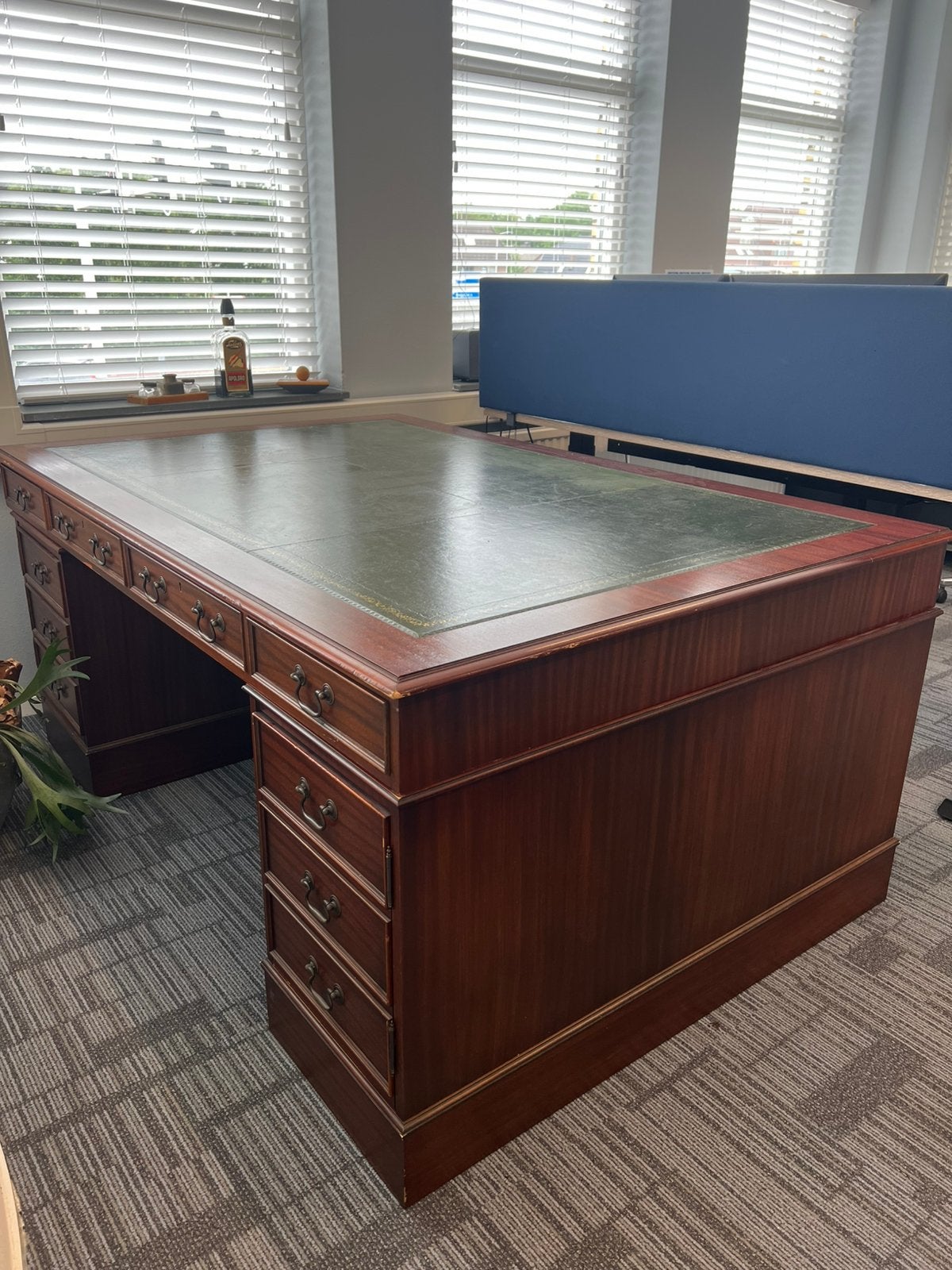 Origineel klassiek Engels Chesterfield bureau, Ophalen