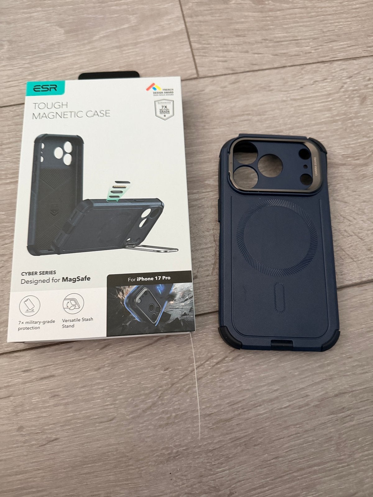 ESR hoesje met stand 2 soorten, Ophalen of Verzenden, Zo goed als nieuw