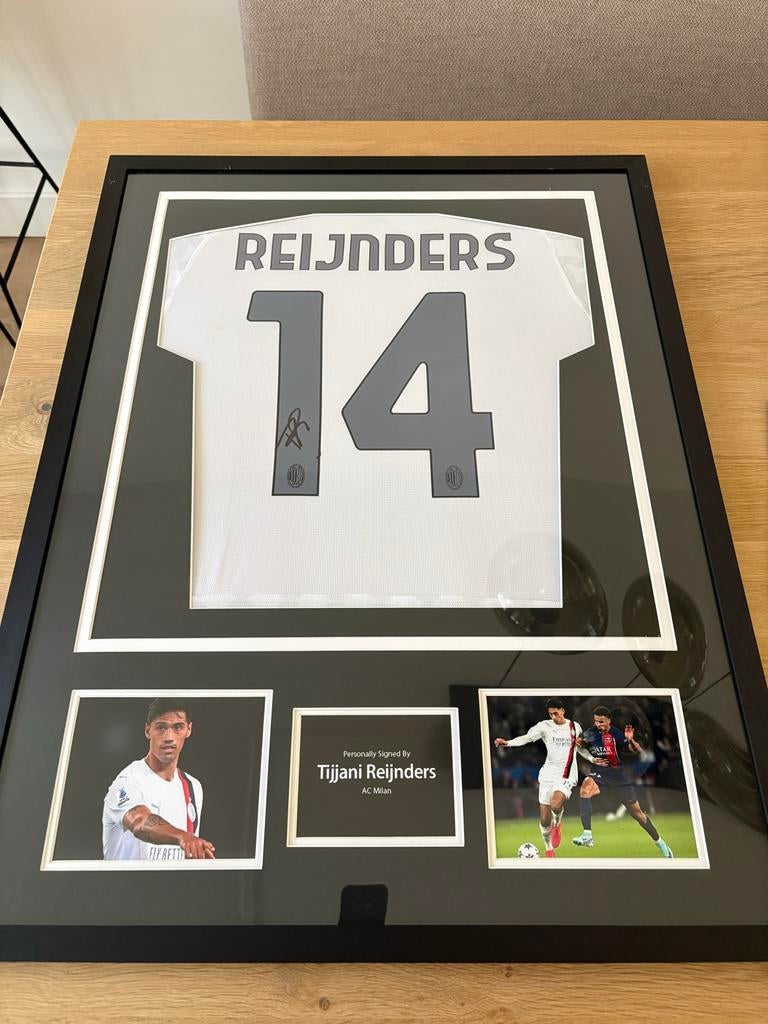 Gesigneerd AC Milan shirt Tijani Reijnders ingelijst, Ophalen of Verzenden, Nieuw, Buitenlandse clubs, Shirt