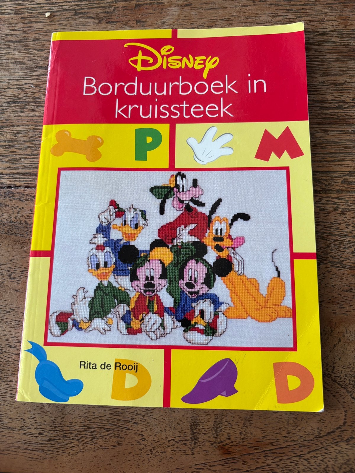 Disney Borduurboek in kruissteek, Hobby en Vrije tijd, Ophalen of Verzenden, Zo goed als nieuw, Patroon