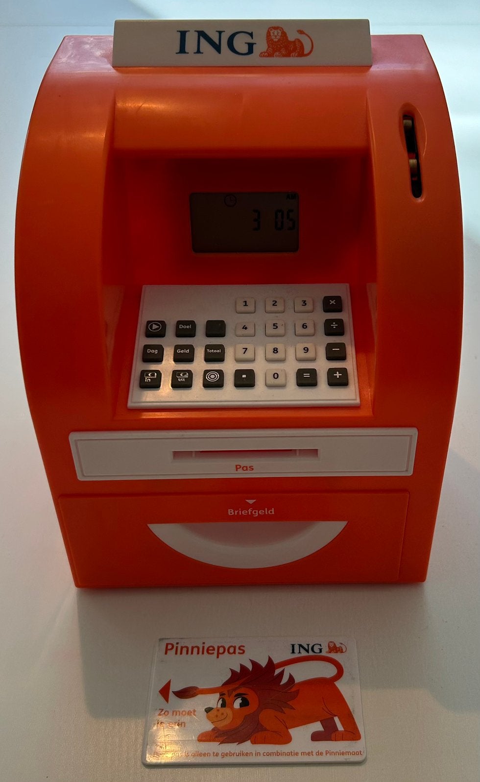 ING Pinniemaat Kinder Pinautomaat Spaarpot (Met Pas)!, Ophalen of Verzenden, Zo goed als nieuw, Kunststof, Overige thema's