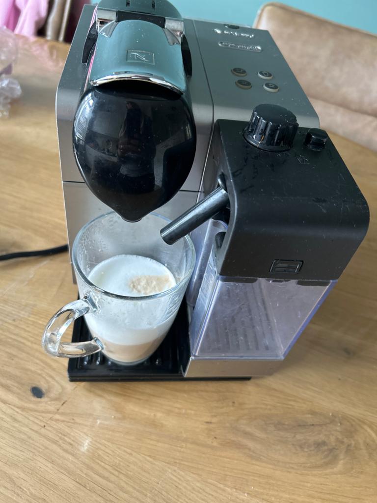 Nespresso Delonghi koffiemachine automaat, Ophalen of Verzenden, Gebruikt, Koffiemachine
