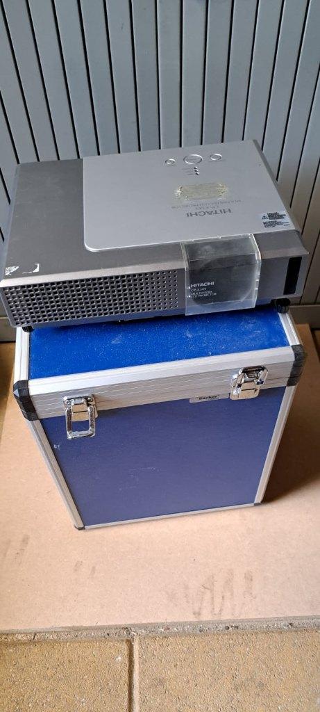 2 stuks, hitachi beamers, Ophalen, Gebruikt, Overige resoluties