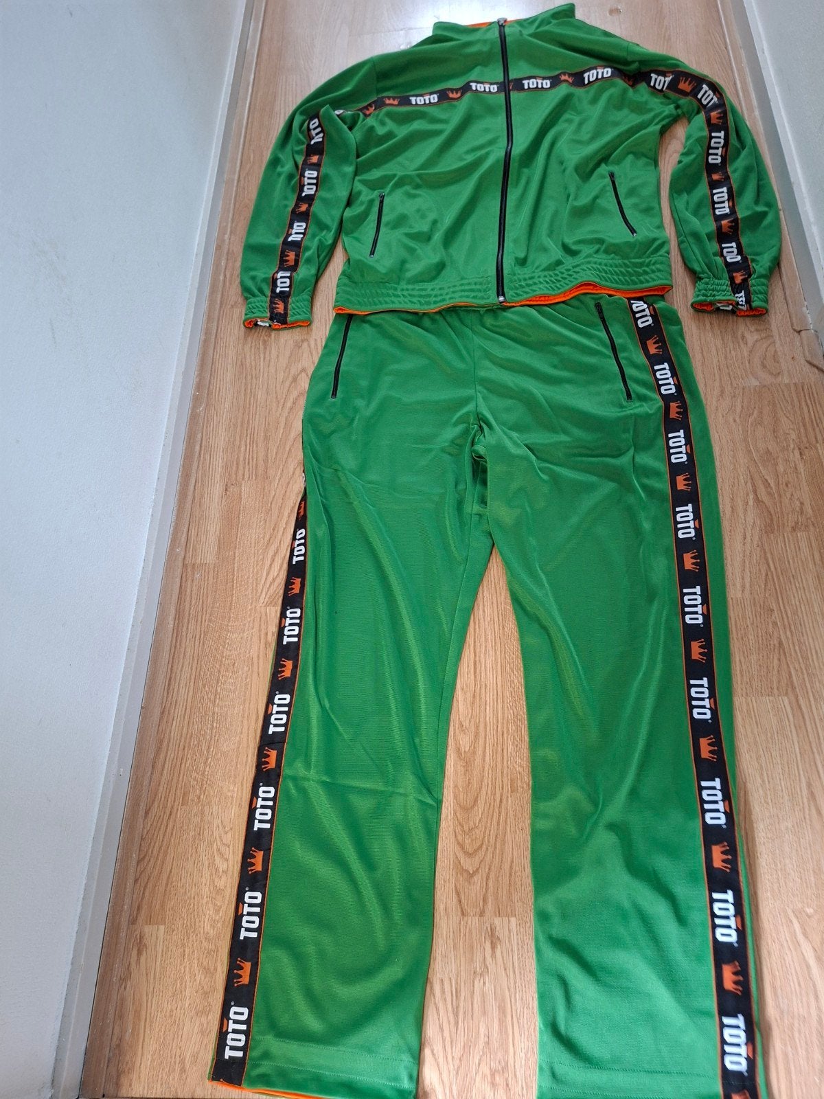 TOTO TRAINIGS PAK NIEUW XL, Ophalen of Verzenden, Nieuw, Buitenlandse clubs, Shirt