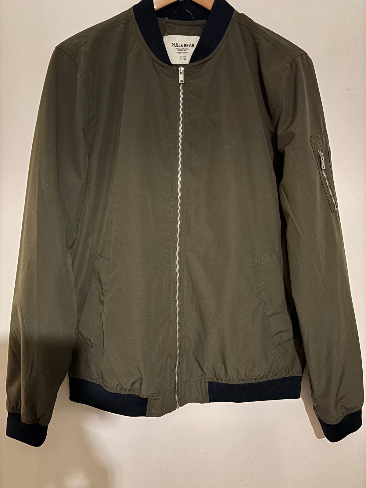 Pull&Bear Bomberjack - khaki Groen - Maat M, Ophalen of Verzenden, Zo goed als nieuw, Maat 48/50 (M), Groen