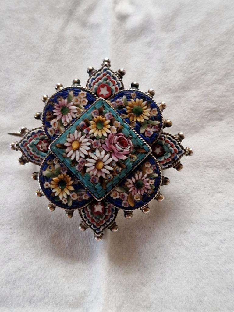 Vintage Italiaanse Micromosaiek Klein Broche Bloemen 800zilv, Ophalen of Verzenden, Zilver, Broche