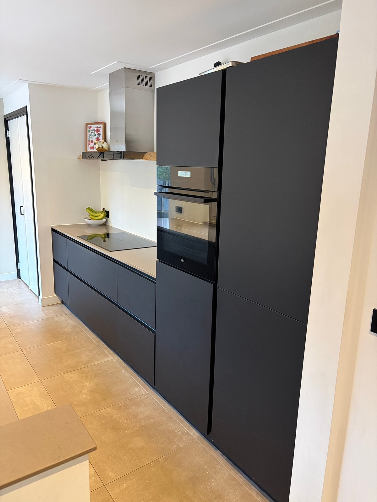 Complete zwarte keuken AEG apparatuur composiet werkblad, Ophalen, Zo goed als nieuw, Composiet