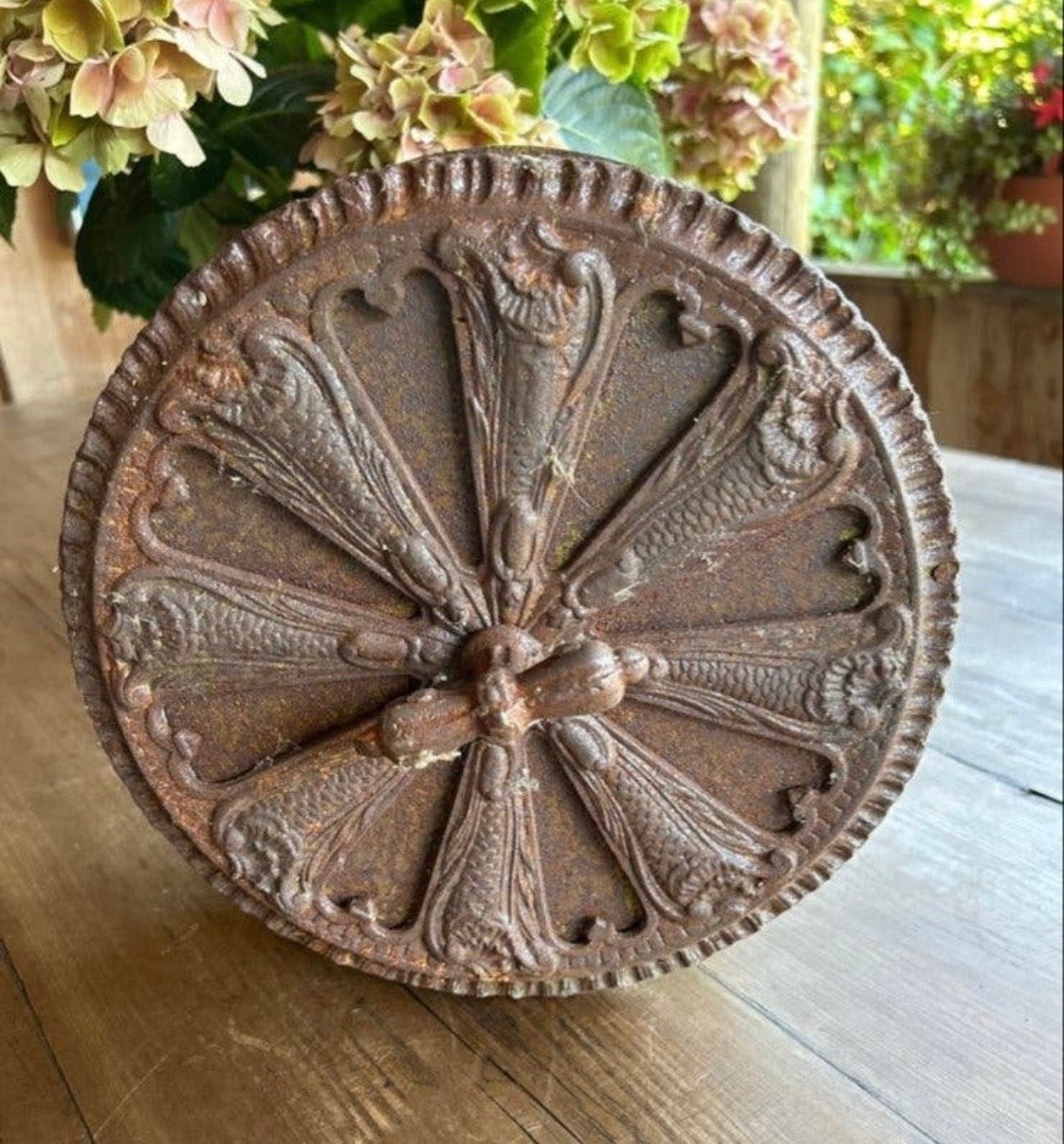 Antieke gietijzeren rozet / ventilatierooster, Ophalen of Verzenden