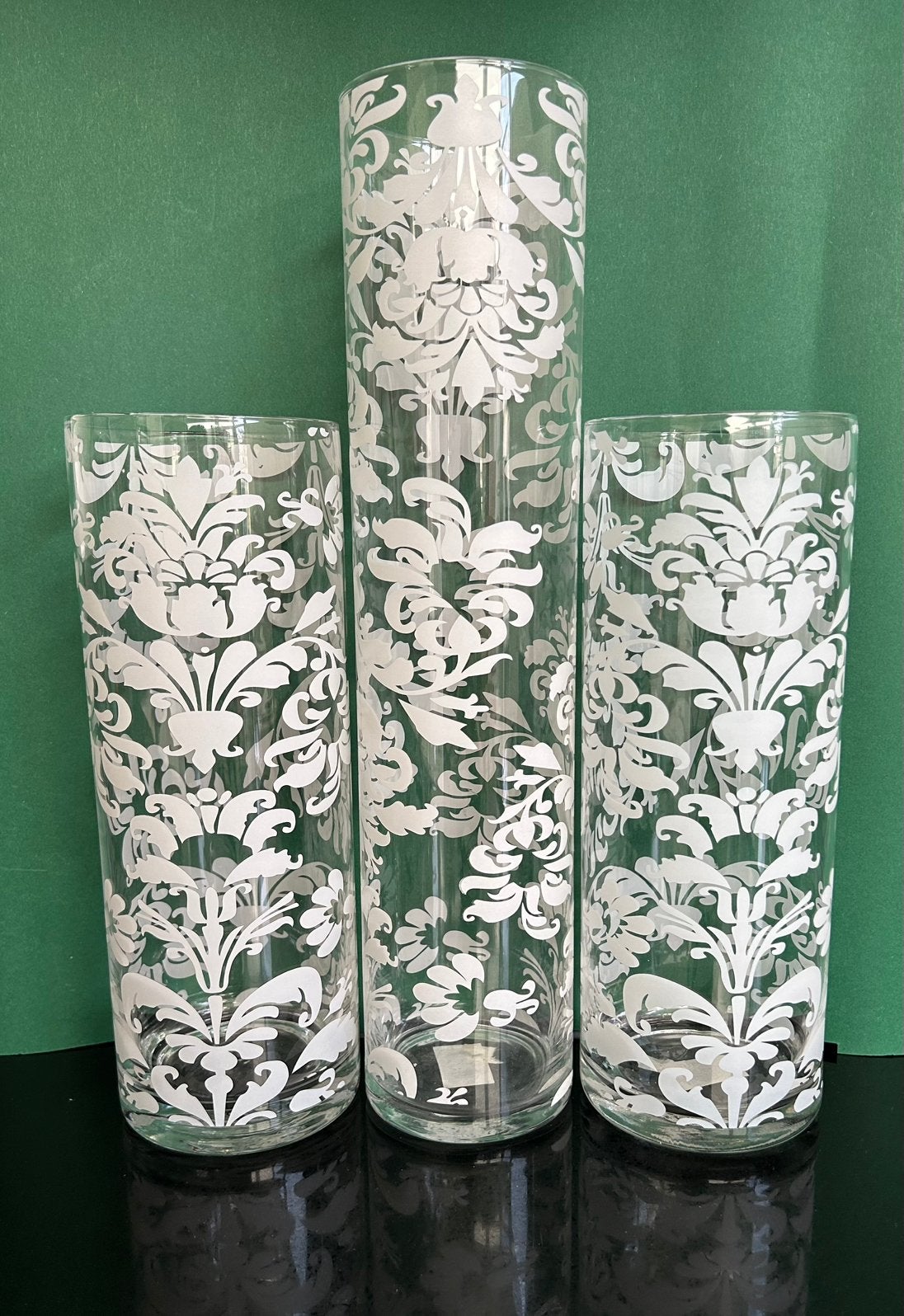Set van drie glazen vazen met witte opdruk, Ophalen, Wit, 25 cm, Glas