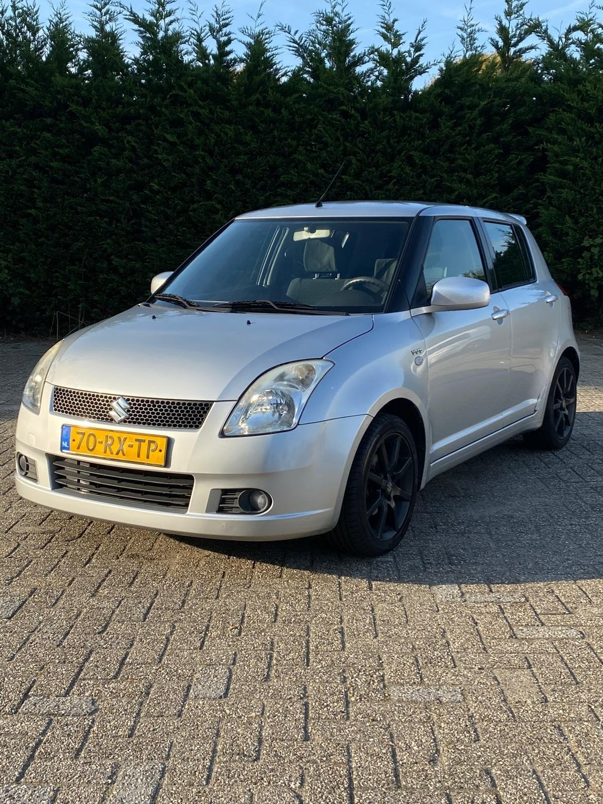 Suzuki Swift Hatchback 1.5 5D Comfort+ 2005 Grijs, Auto's, Voorwielaandrijving, Dealer onderhouden, 40 €/maand, Zwart