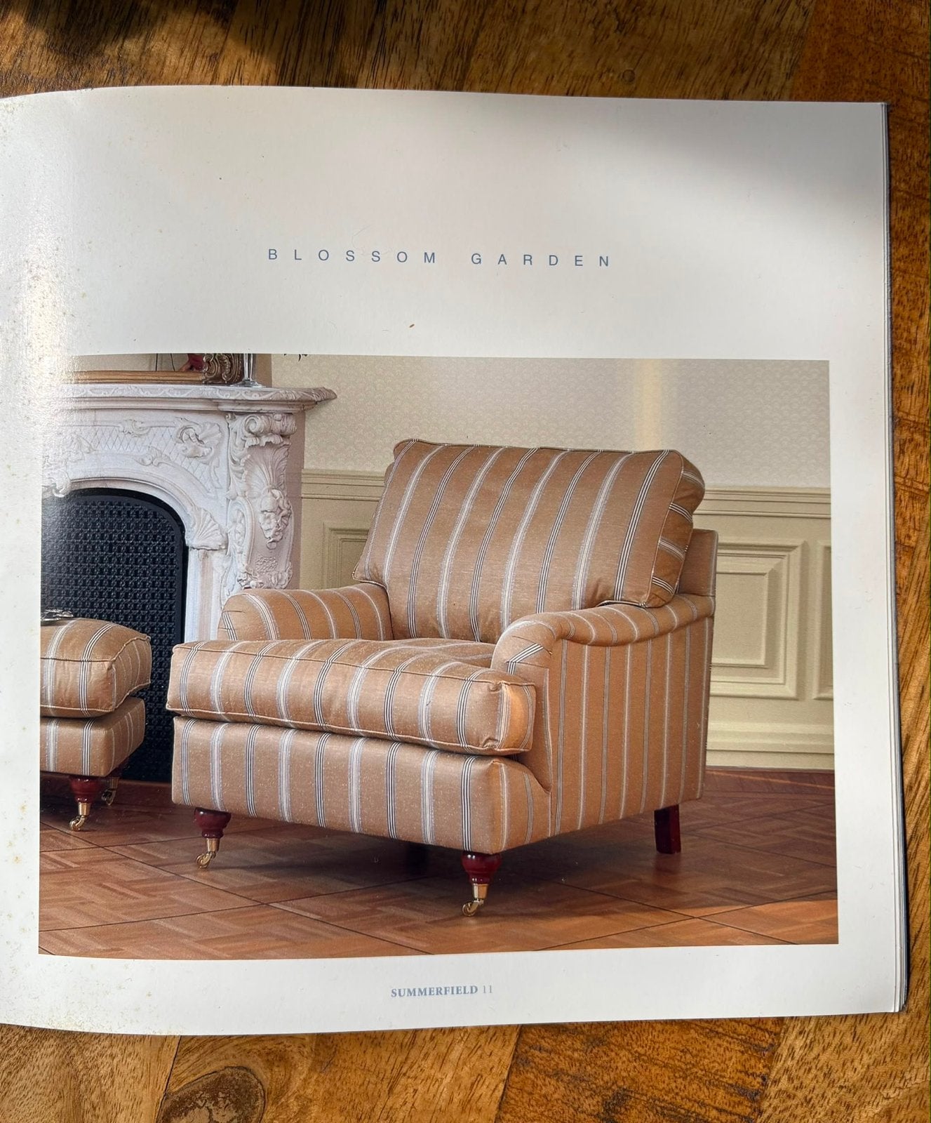 Comfortabele Engelse fauteuil + voetenbank - Gestreepte stof, Ophalen of Verzenden, Gebruikt, Stof, 75 tot 100 cm
