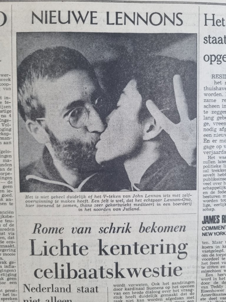 John Lennon en Yoko Ono kortgeknipt (1970), Verzamelen, Ophalen of Verzenden, 1960 tot 1980, Knipsel(s)