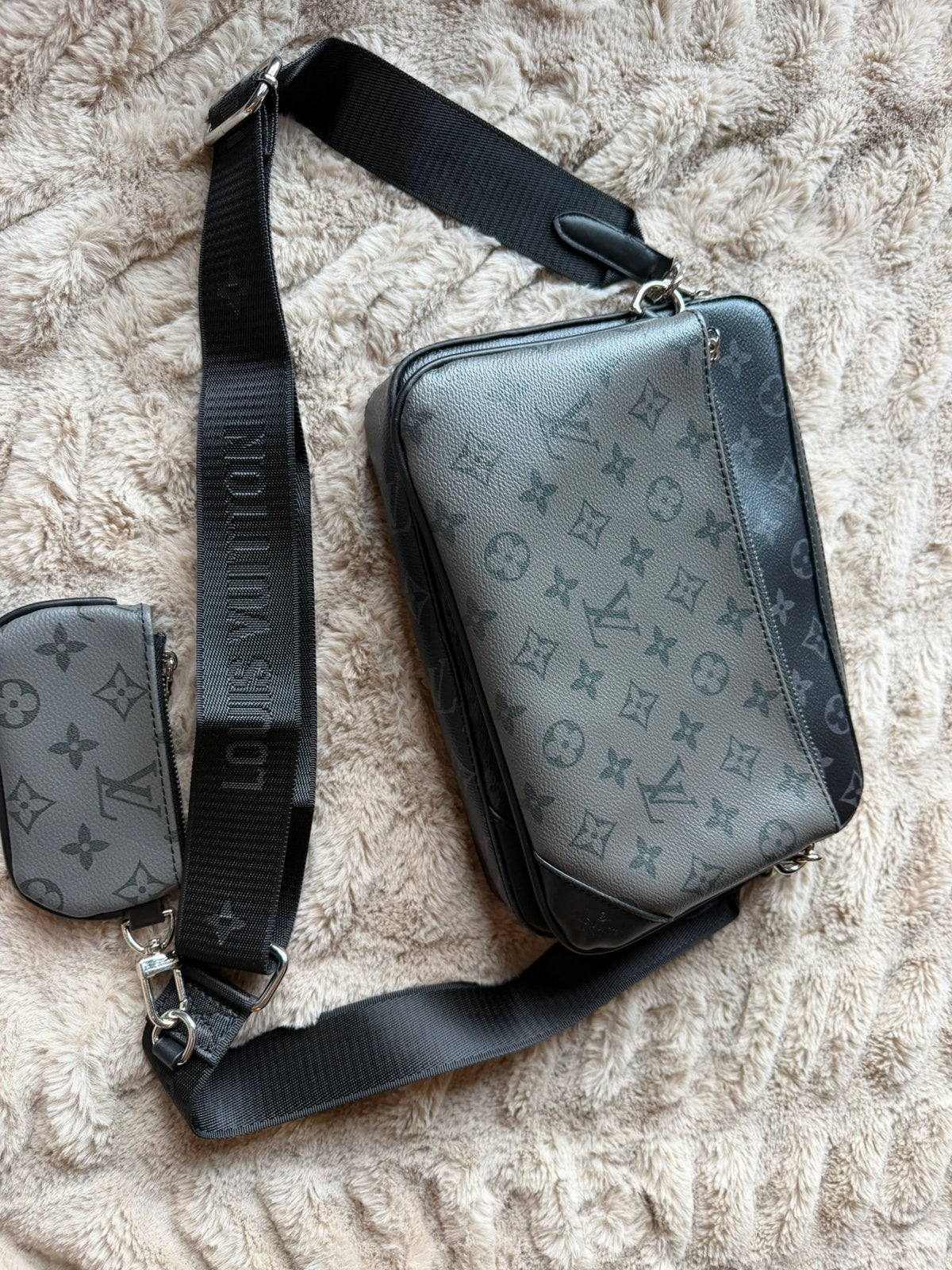 Louis vuitton trio messenger bag (dior/prada/gucci), Ophalen of Verzenden, Zo goed als nieuw