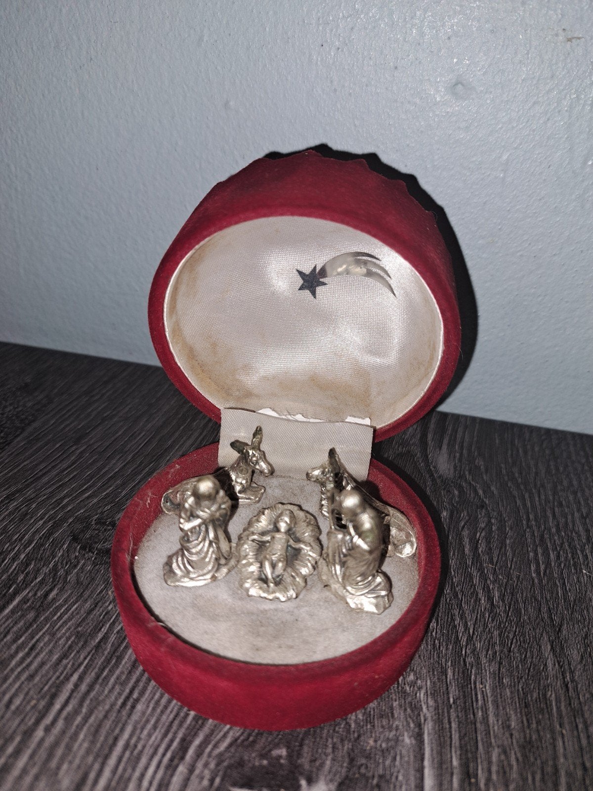 Vintage Kerststal Beeldjes in Rode Fluweel Doos, Ophalen of Verzenden