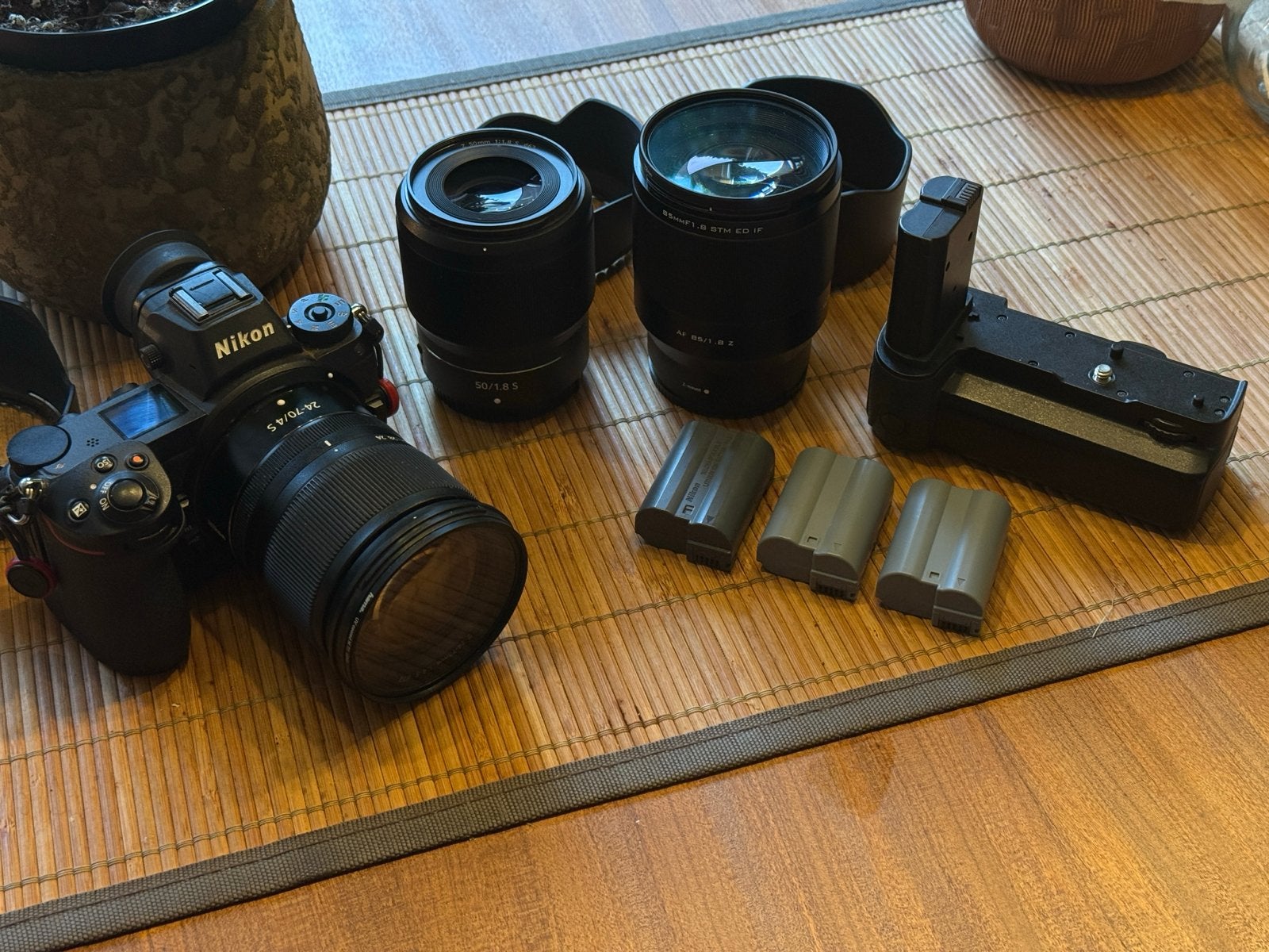 Nikon Z6 met 3 lenzen, 3 accu's en batterijgrip, Audio, Tv en Foto, Bluetooth, Lensdop, Ophalen of Verzenden, Zo goed als nieuw