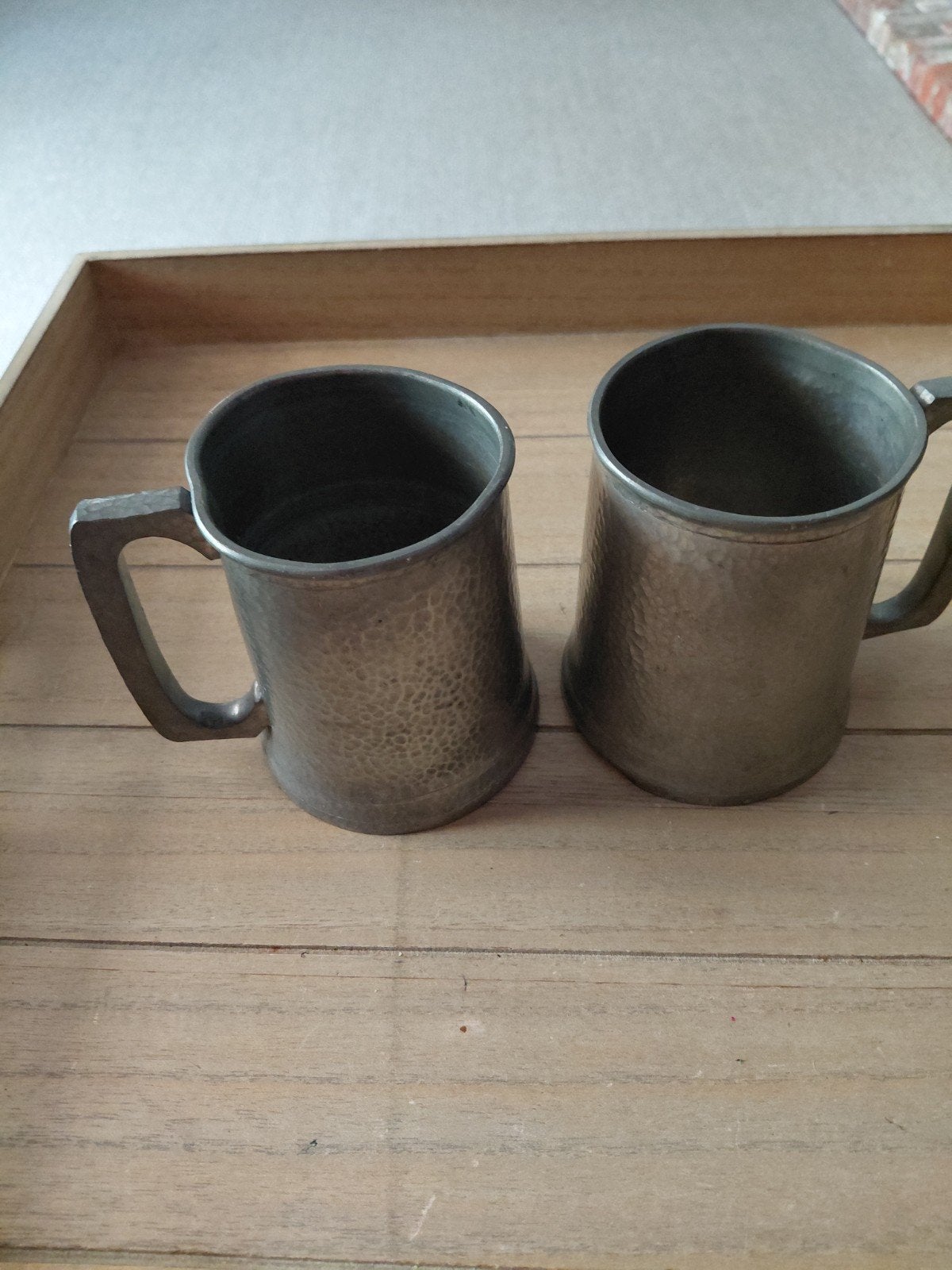 Set van 2 vintage tinnen mokken - Lion Pewter British, Antiek en Kunst, Ophalen of Verzenden
