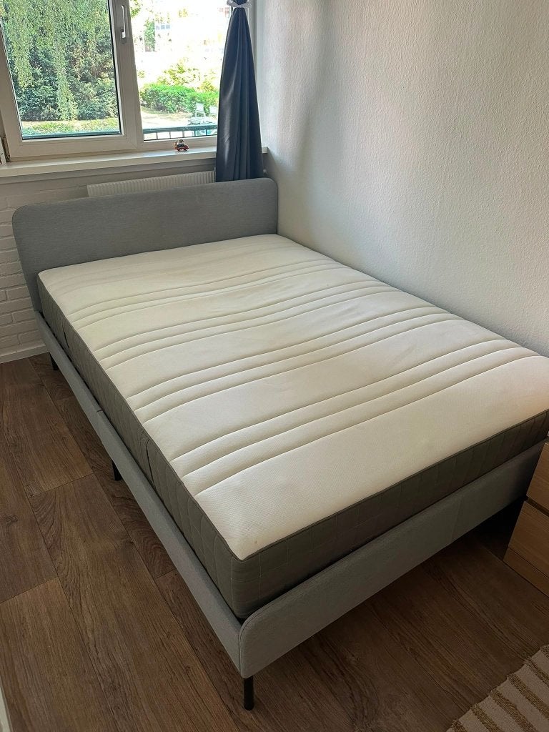 Bed + HÖVÅG matras, Ophalen, Gebruikt, 140 cm, Twijfelaar